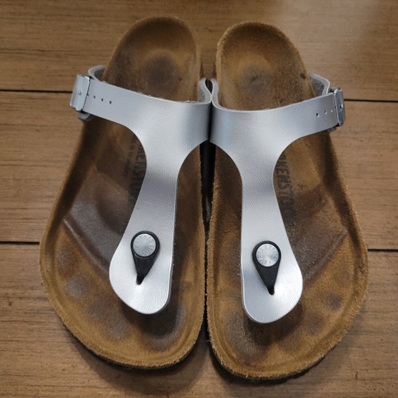 SOLD - BIRKENSTOCK GIZEH Birko-Flor Sandals Silver - Picture 3 of 7